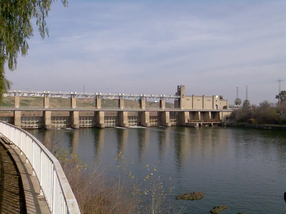 Presa de Alcalá del Río (Sevilla). Fotografía tomada con un teléfono Nokia 6234.