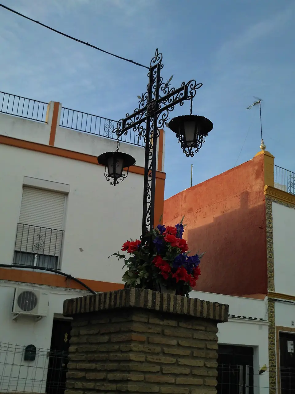 Cruz de la plaza de la Cruz en la localidad sevillana de Bormujos