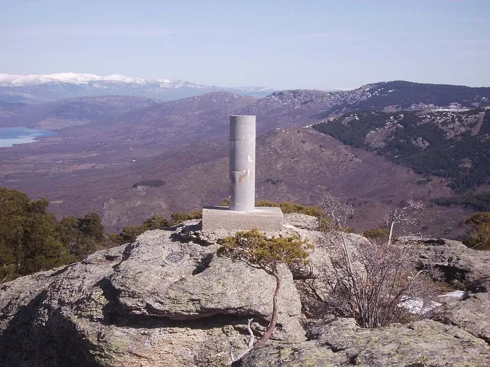 Vértice geodésico de Cabeza Mediana (Sierra de Guadarrama, centro de España).
