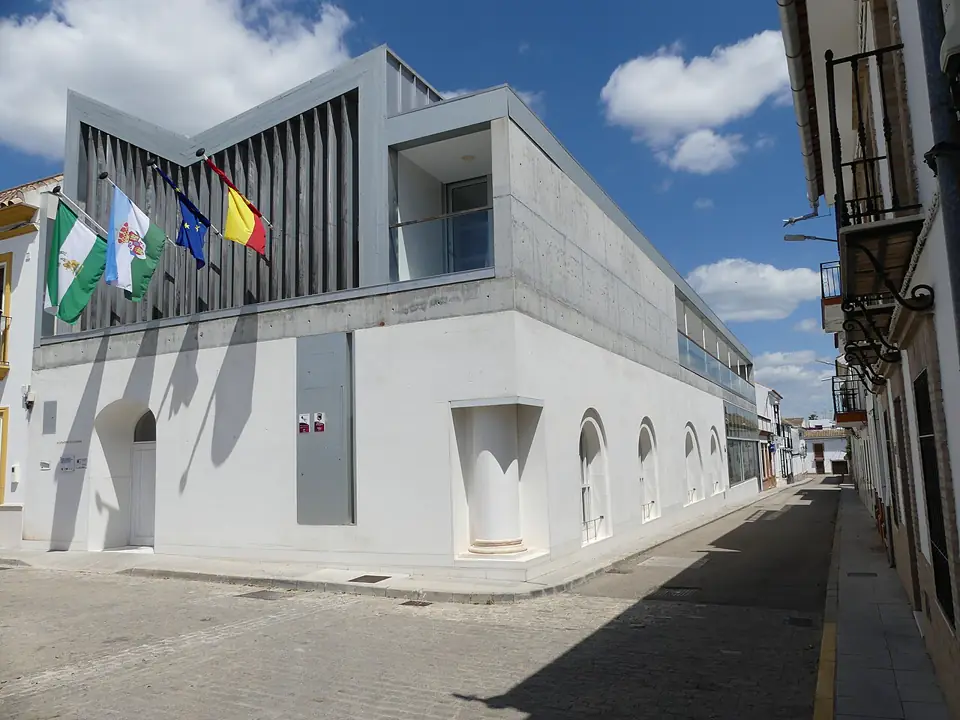 Ayuntamiento de La Luisiana, en el antiguo pósito. Andalucía, España.