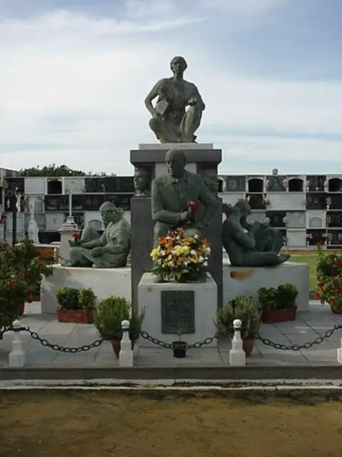 Tumba del cantaor flamenco Antonio Mairena (1909-1983), Mairena del Alcor.