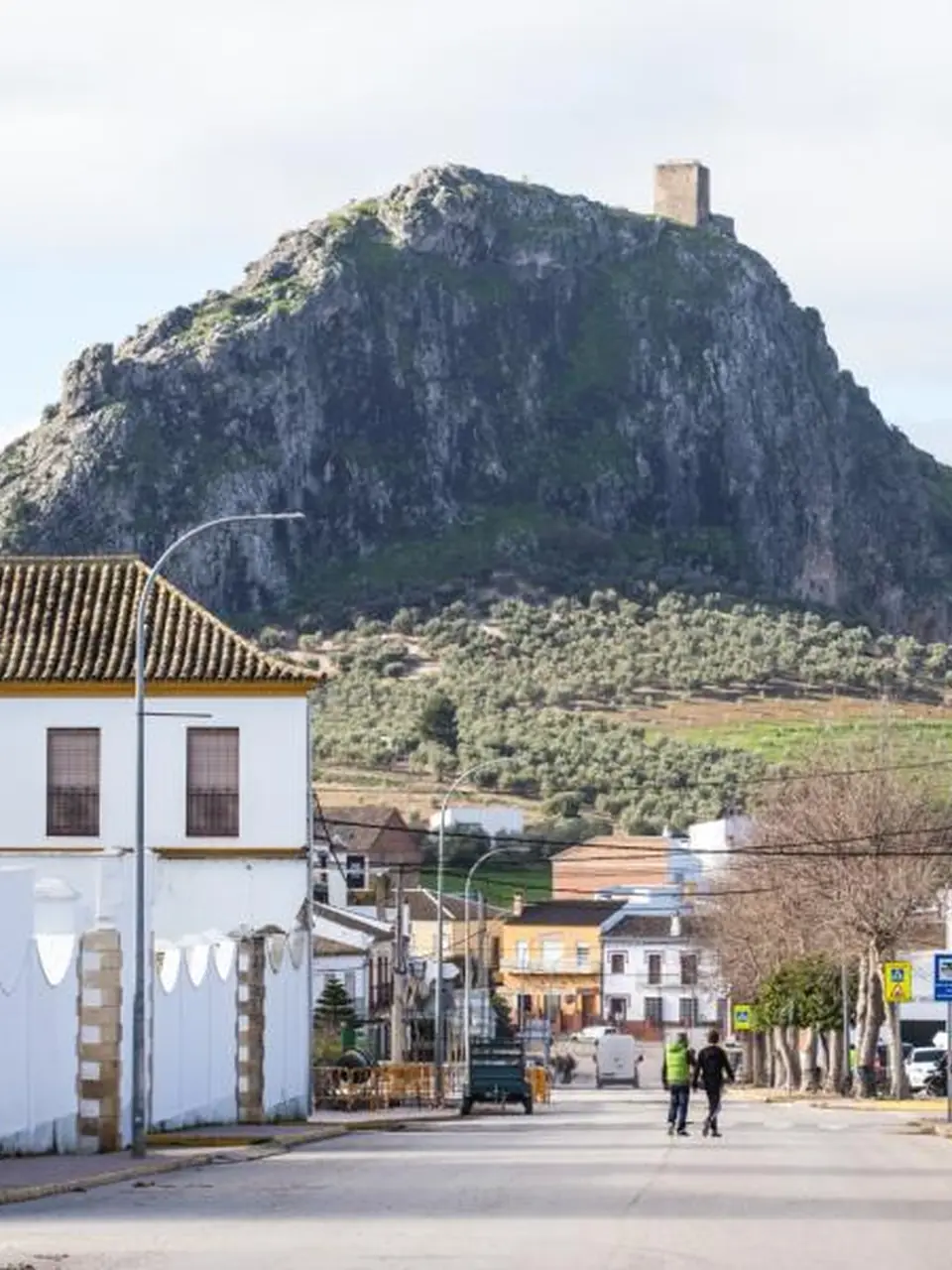 Castillo del Hierro sobre el cerro de Pruna
